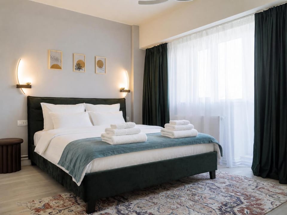 Bed, Photo of the whole room, Bedroom, towels