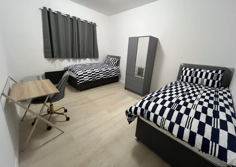 Apartment 3 by SJP - Central Kettering - Near Station - Sleeps 3 Apartment in Kettering