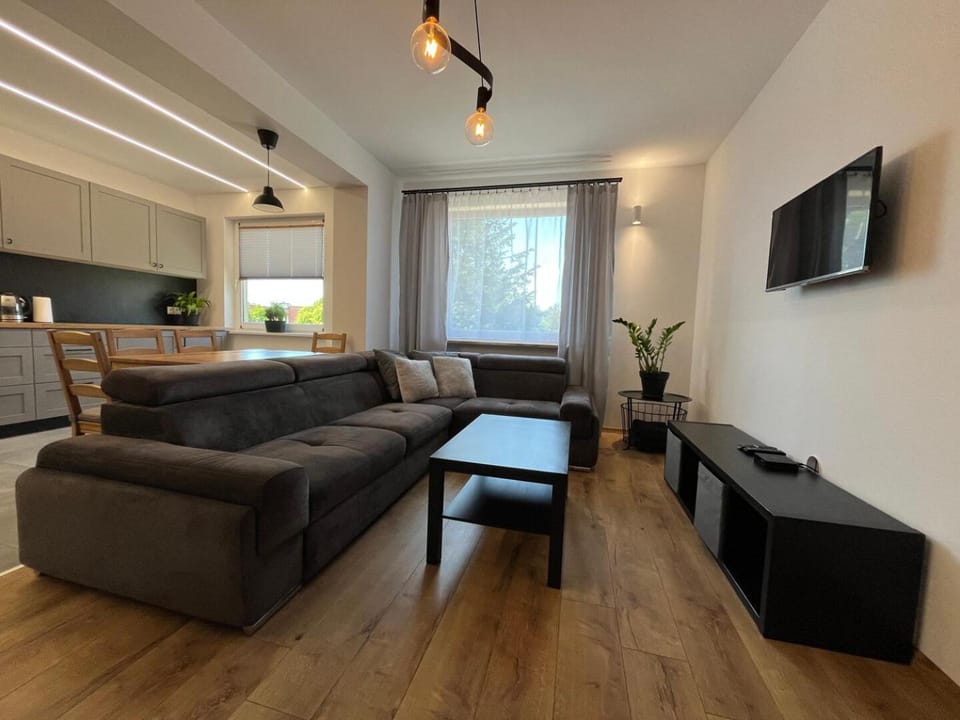 Communal lounge/ TV room, TV and multimedia, Seating area, Evening entertainment, internet, air conditioner