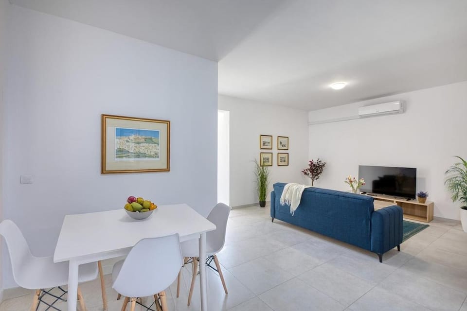 Calm Gzira 2BR Flat Fast WiFi Garden View Apartment in Malta