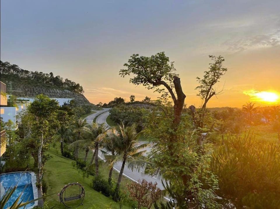 Natural landscape, Garden view, Landmark view, Mountain view, Pool view, Street view