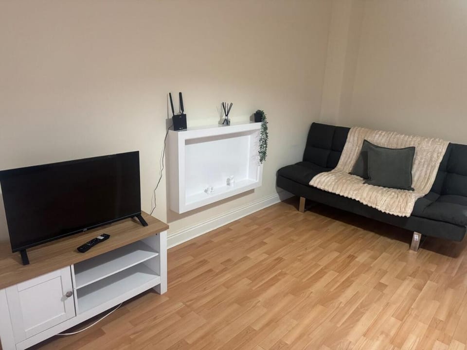 Homely Stay With Free parking! Comfortable Feel! House in Carlisle