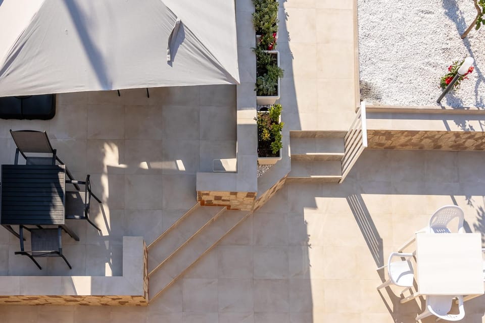 Patio, Day, Balcony/Terrace, Dining area
