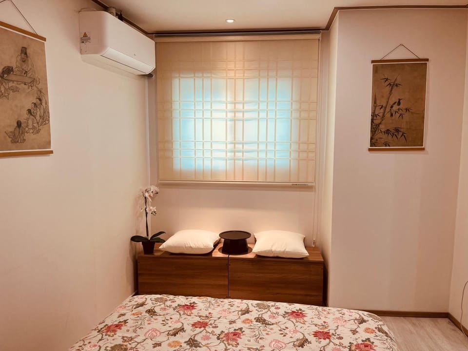 Bed, Photo of the whole room, Bedroom, air conditioner