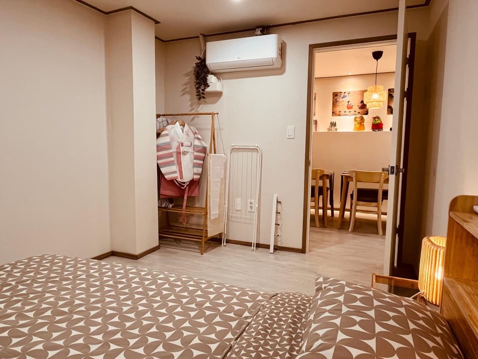 Bed, Photo of the whole room, Bedroom, air conditioner