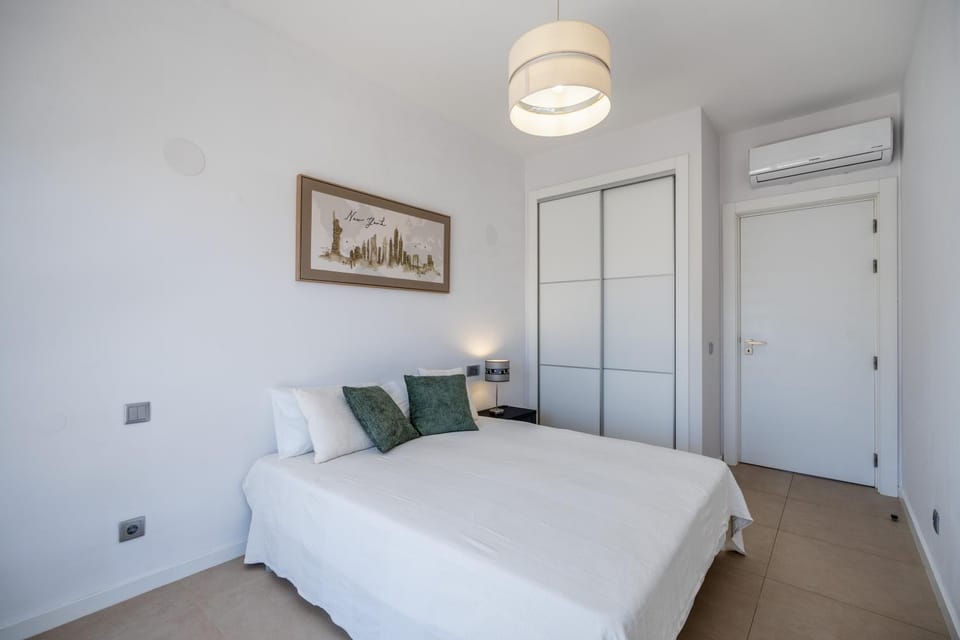 Bed, Photo of the whole room, Bedroom, wardrobe, air conditioner