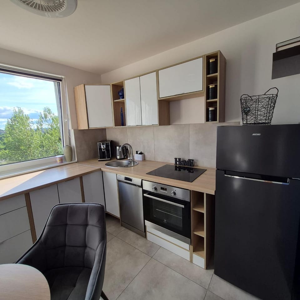 Kitchen or kitchenette, stove, kitchen, kitchen