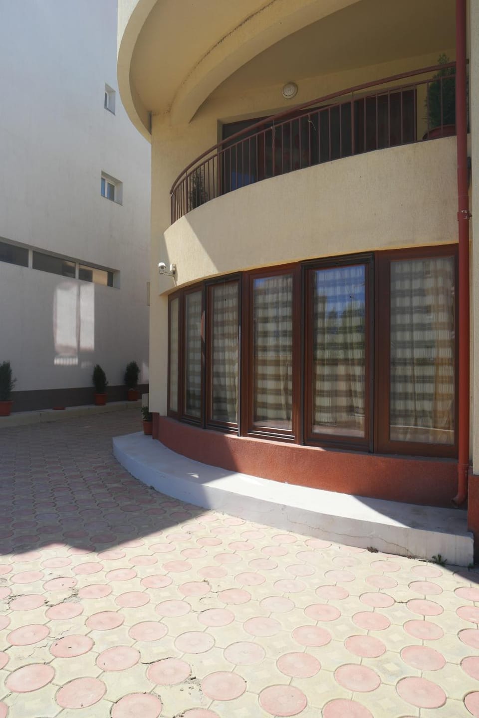 Facade/entrance