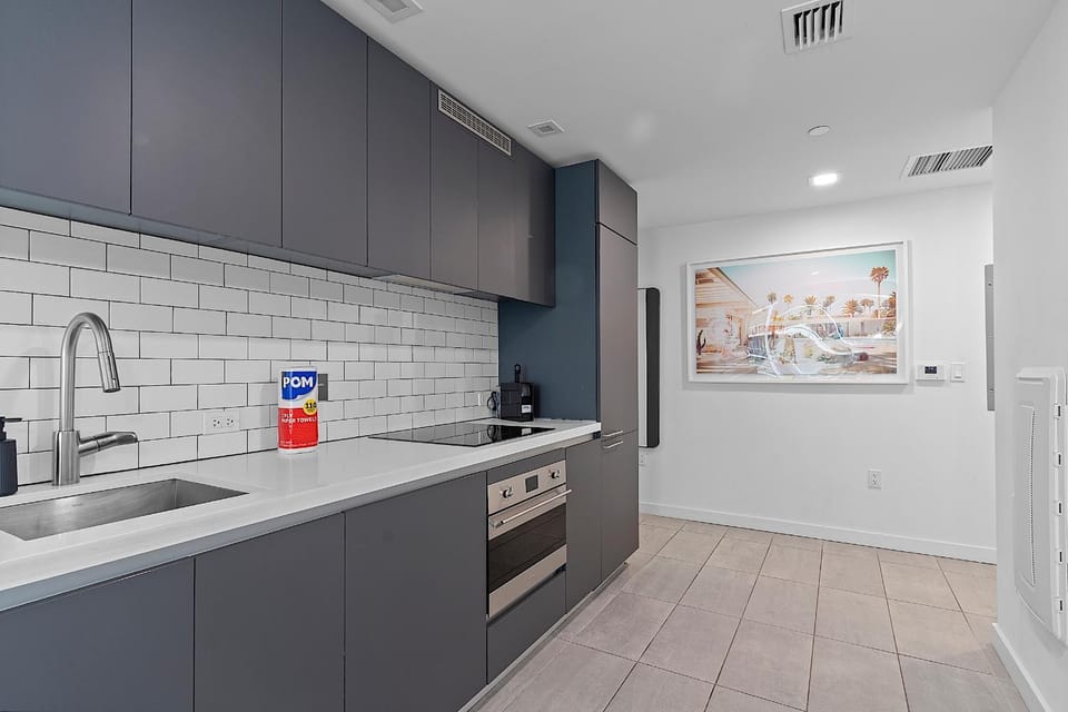 NEW Lux Condo - High-Floor - Gym & Pool Apartment hotel in Miami