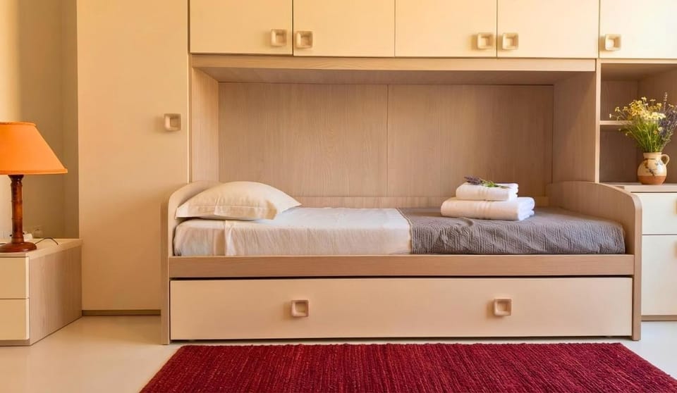 Bed, Bedroom, towels, towels