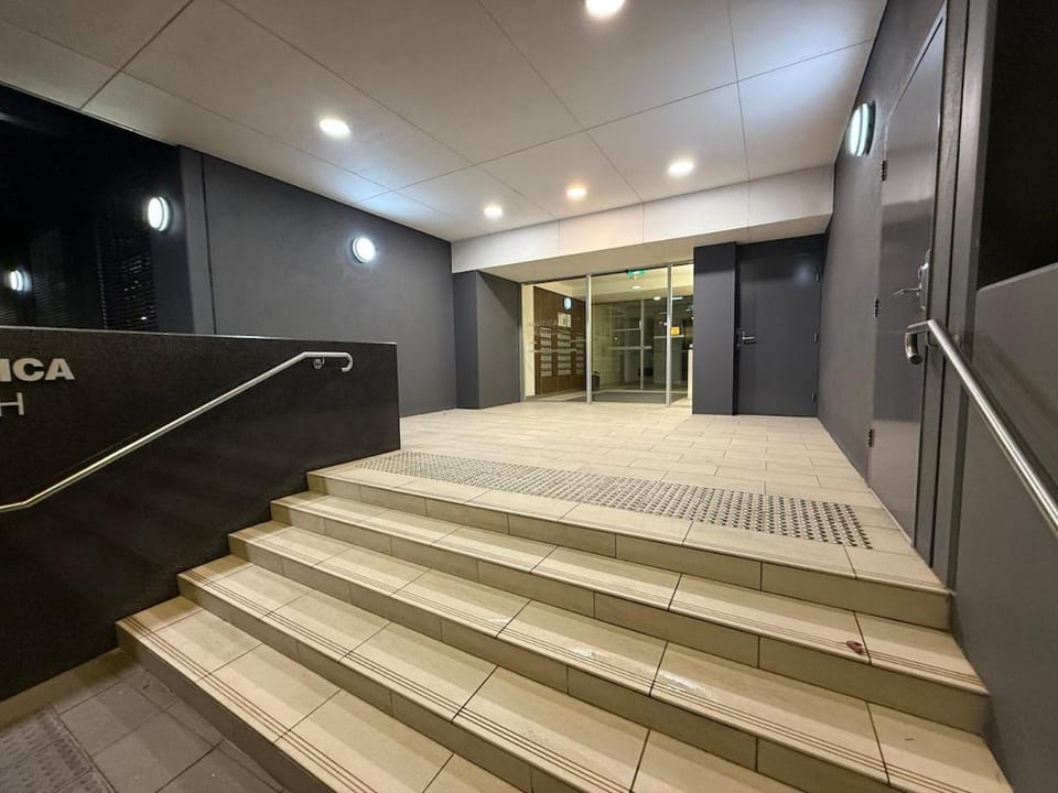 Comfort of Home Pool Gym Sauna Secure Parking Apartment in Adelaide