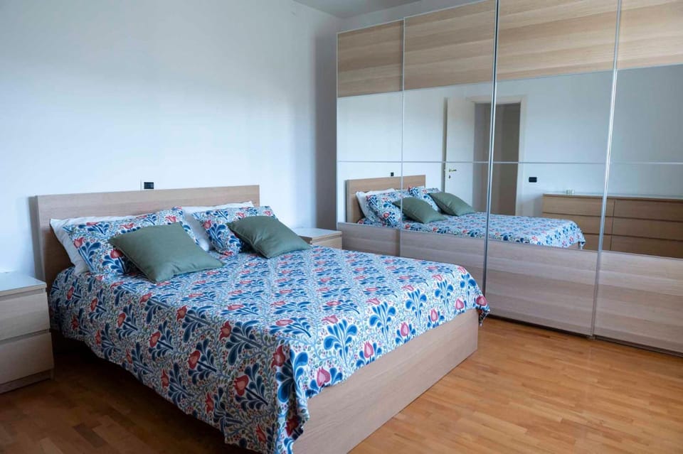 Bed, Photo of the whole room, Bedroom, Family, wardrobe