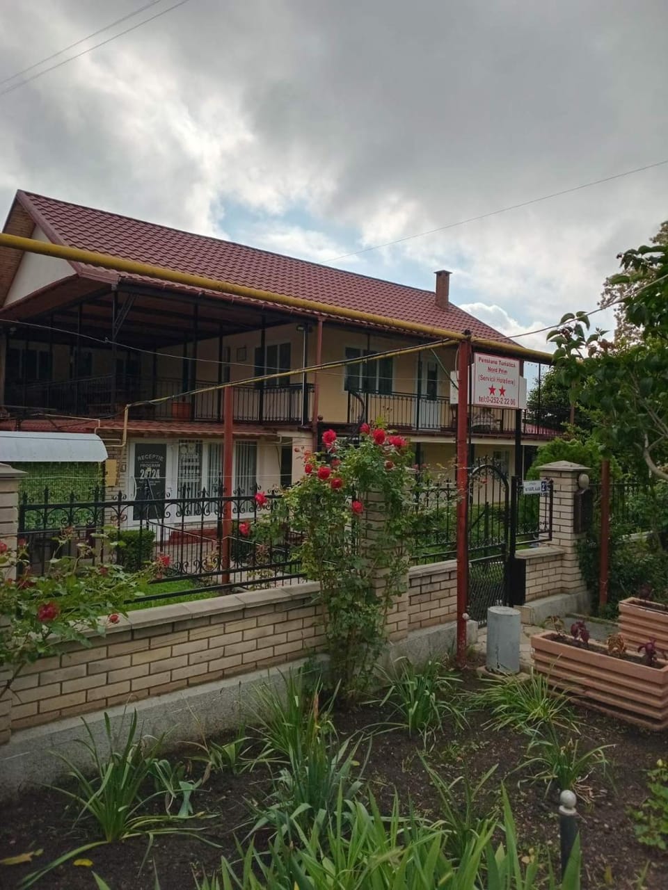 Property building, Day, Garden, Garden view