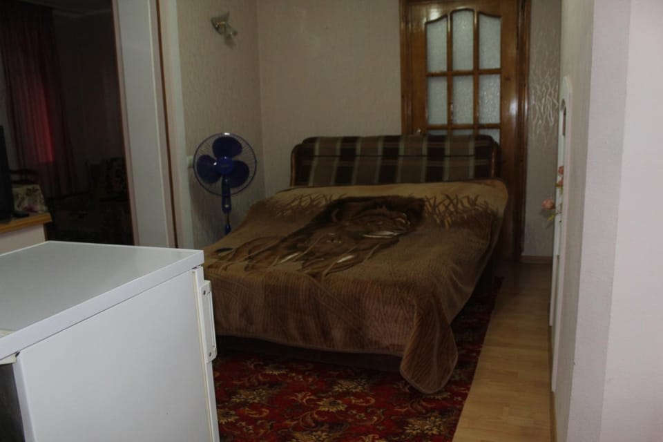Bed, Photo of the whole room, Seating area, Bedroom