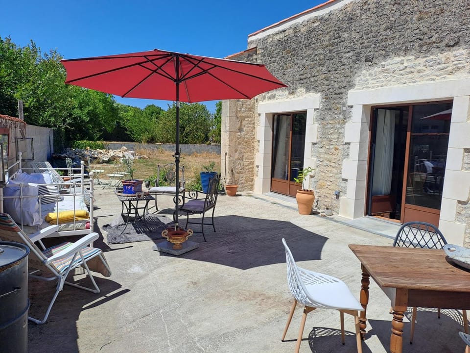 Patio, Seating area, Dining area, sunbed