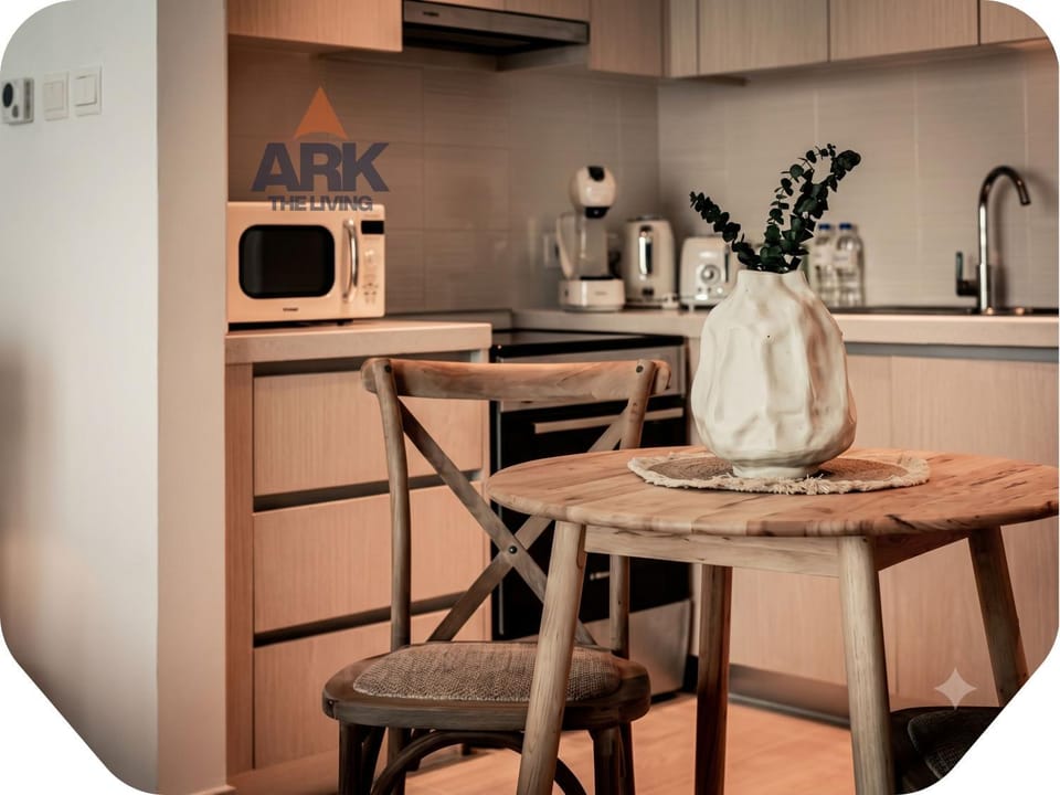Coffee/tea facilities, Kitchen or kitchenette, Dining area