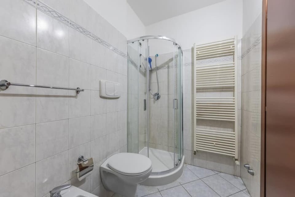 Lumina - Sunny Como Flat with Balcony Apartment in Como