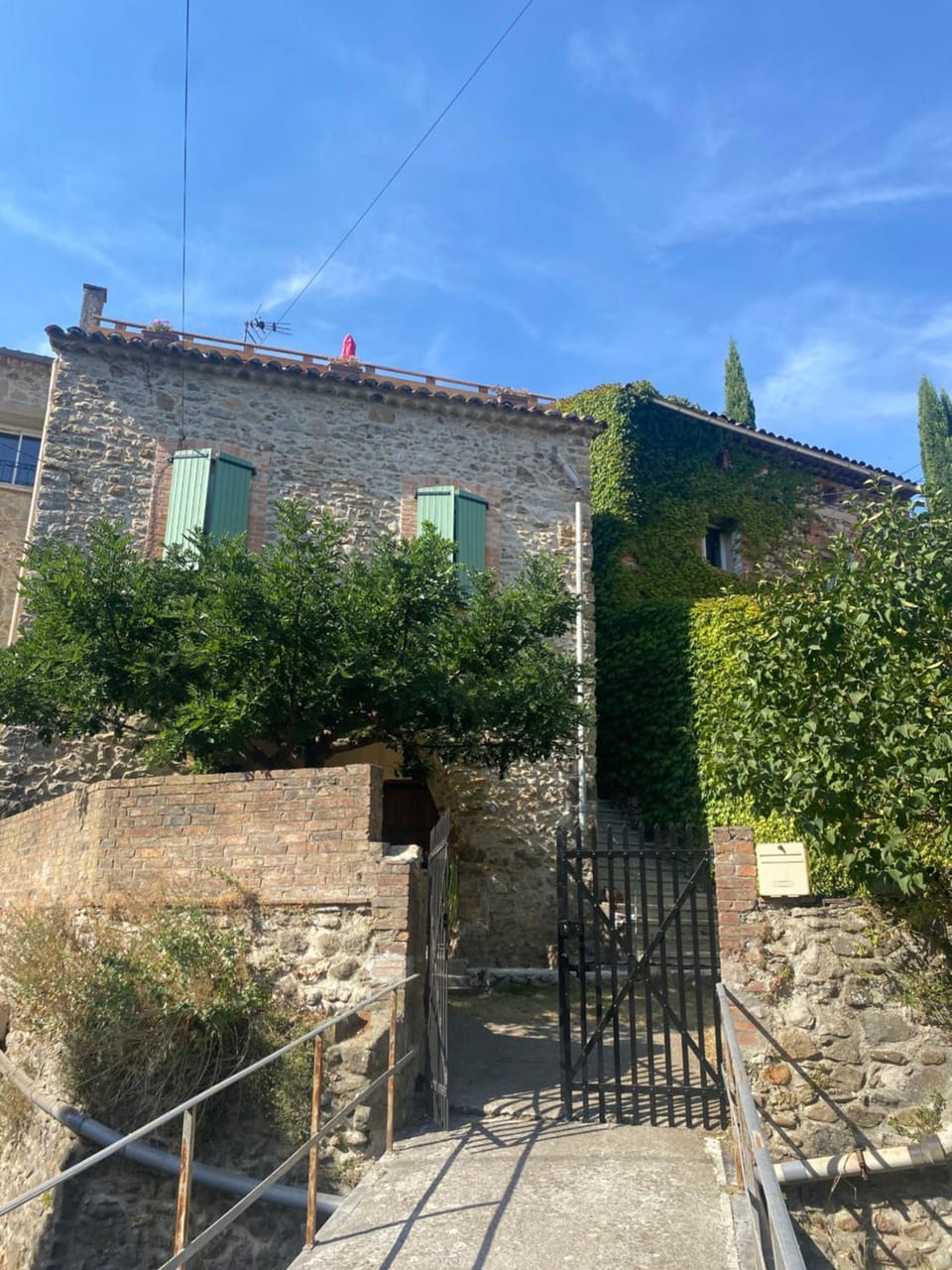 Facade/entrance