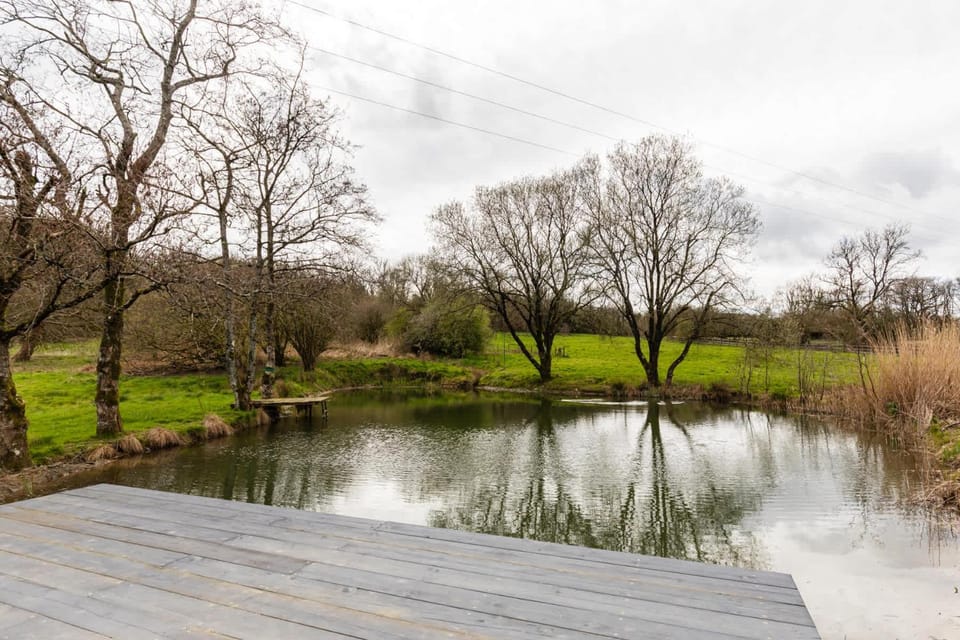 Lavish Farmhouse with Private Lake & Gardens House in Mendip District