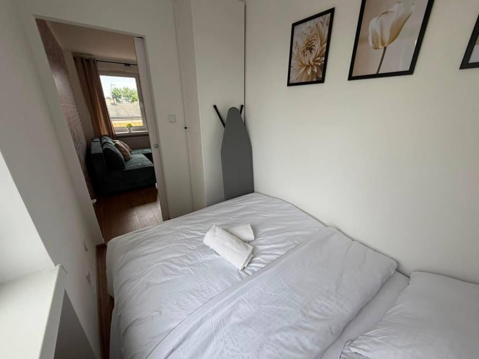 Bed, Photo of the whole room, Seating area, Bedroom
