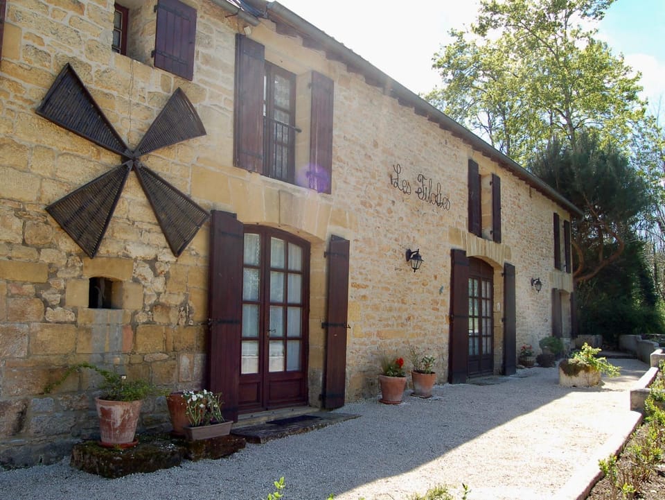 Property building, Facade/entrance, Time of day