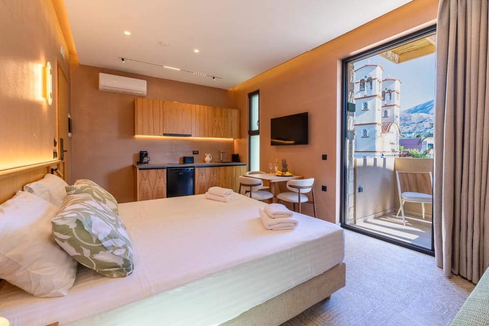 Bed, TV and multimedia, Kitchen or kitchenette, Bedroom, towels, air conditioner