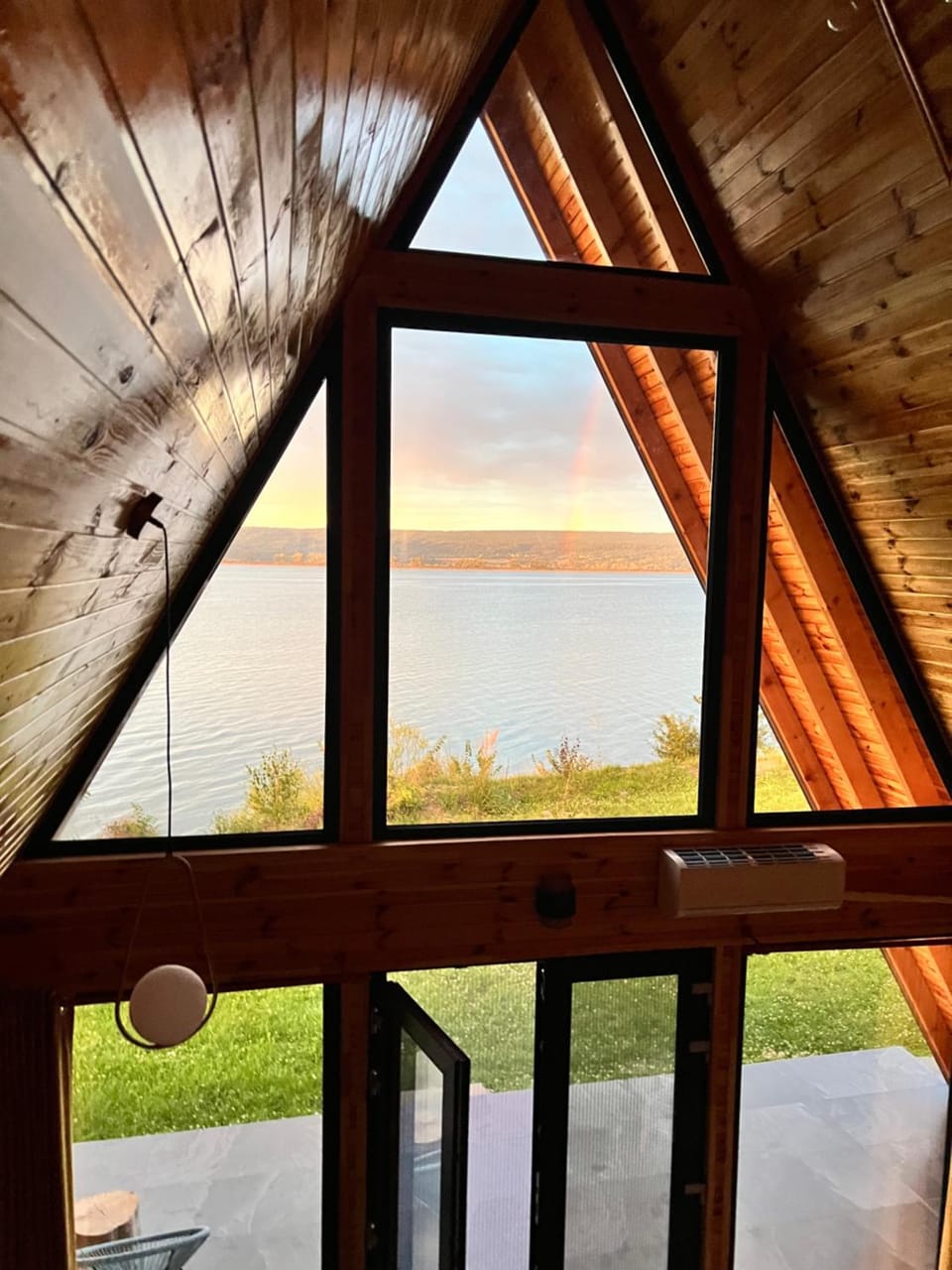 ValceleLakeRetreat Chalet in Romania