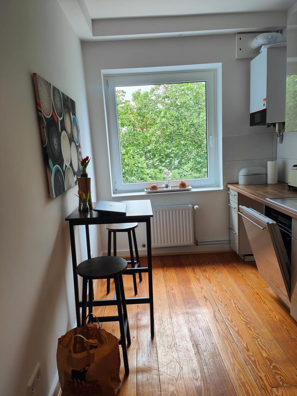Apartment mit geräumigem Schlafzimmer und Balkon Apartment in Hamburg