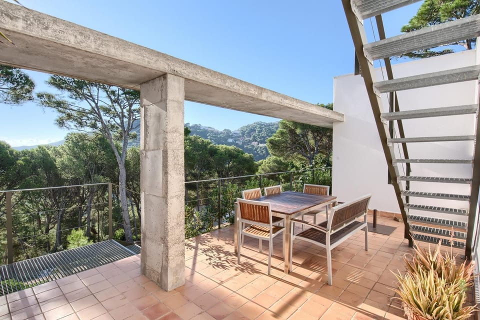 Property building, Balcony/Terrace, Living room