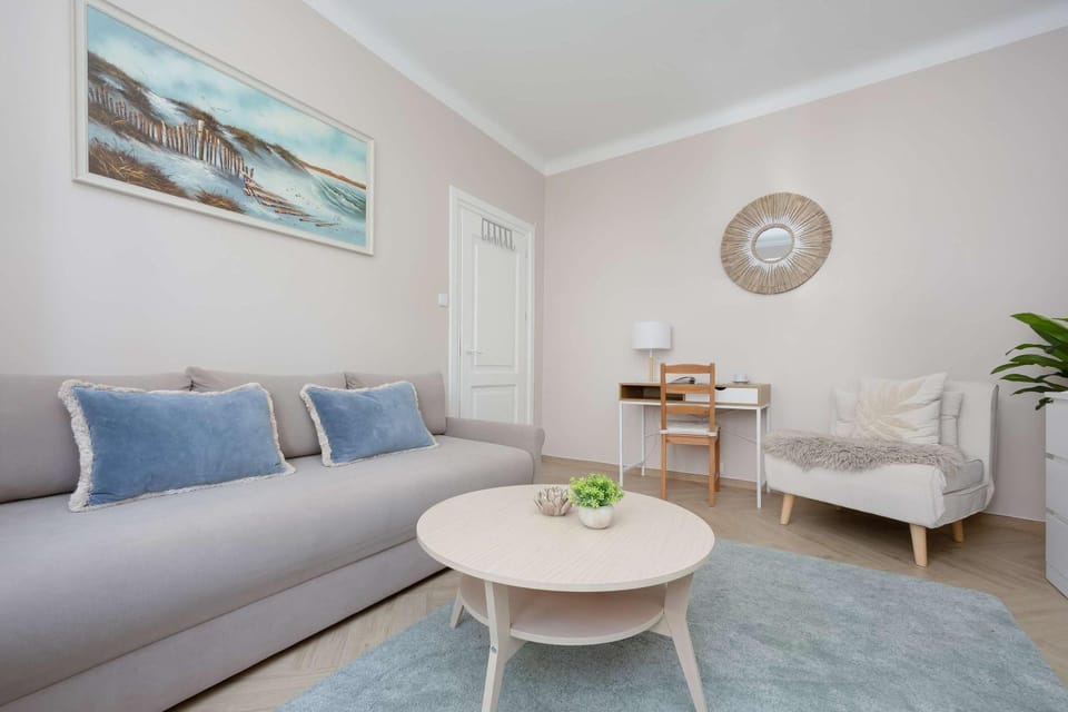 Living room, Photo of the whole room, Seating area, Bedroom