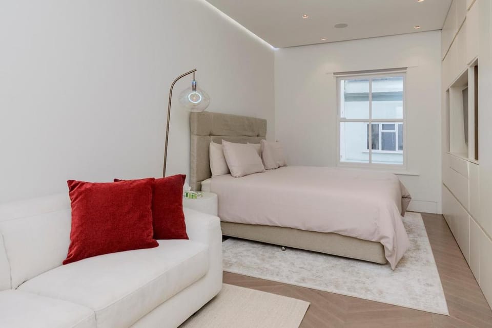The Glass Mews 4-Storey Luxury Oasis in Bayswater Villa in City of Westminster