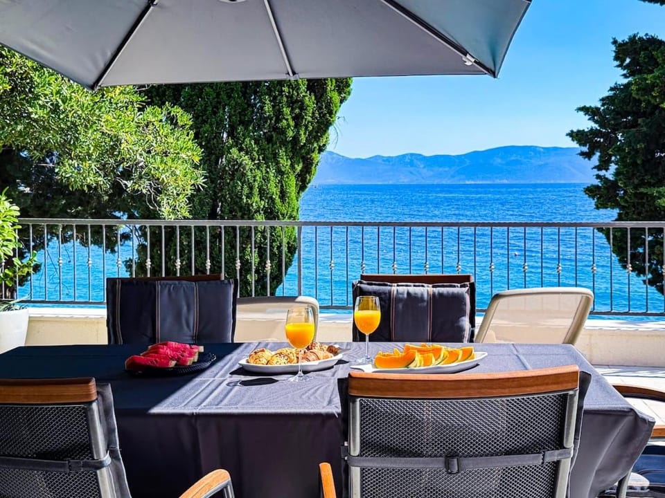 Beachfront Villa San't Antonio Podaca House in Split-Dalmatia County