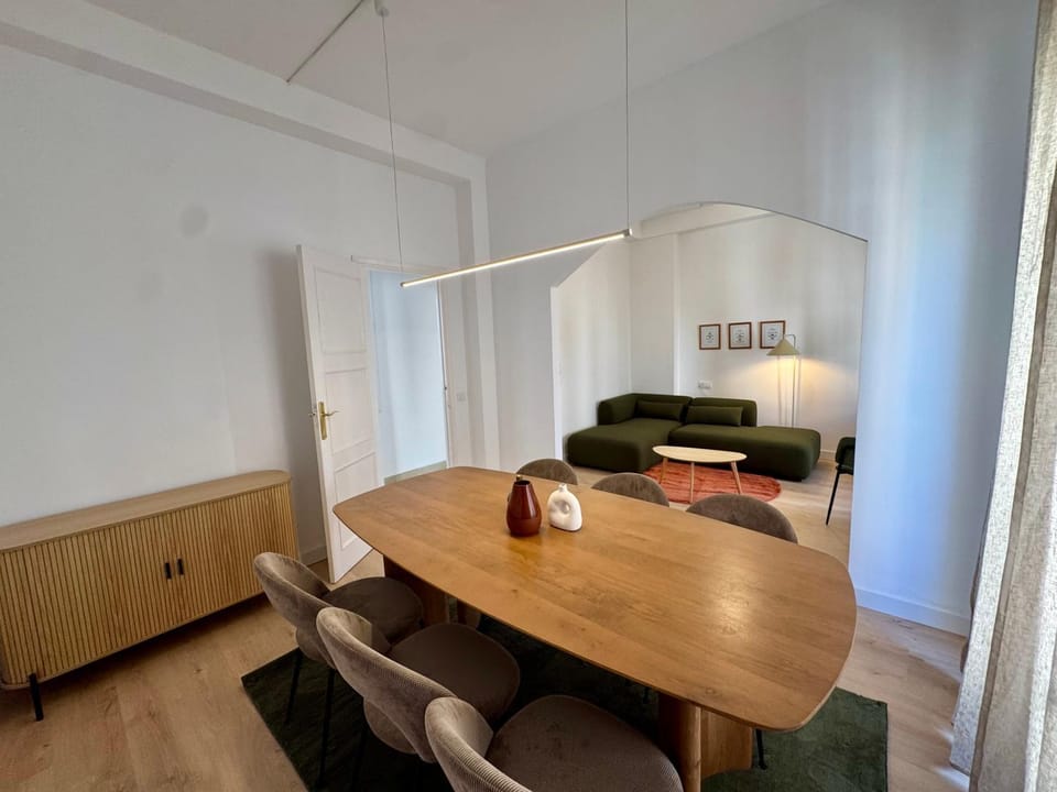 Seating area, Dining area