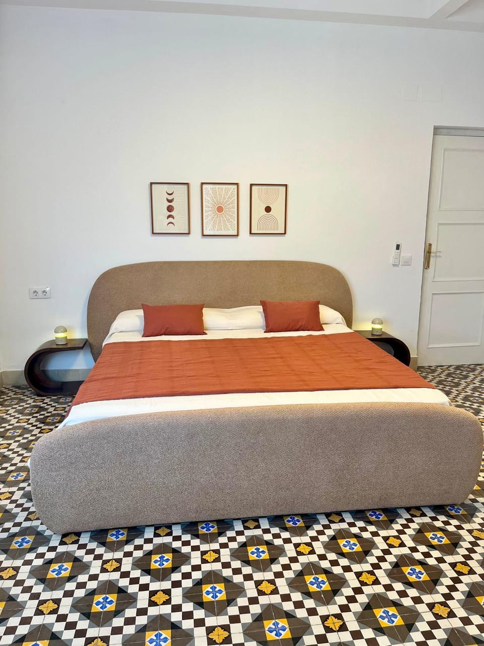 Bed, Photo of the whole room, Bedroom