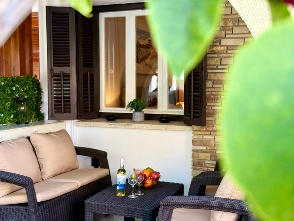 Patio, Balcony/Terrace, Seating area