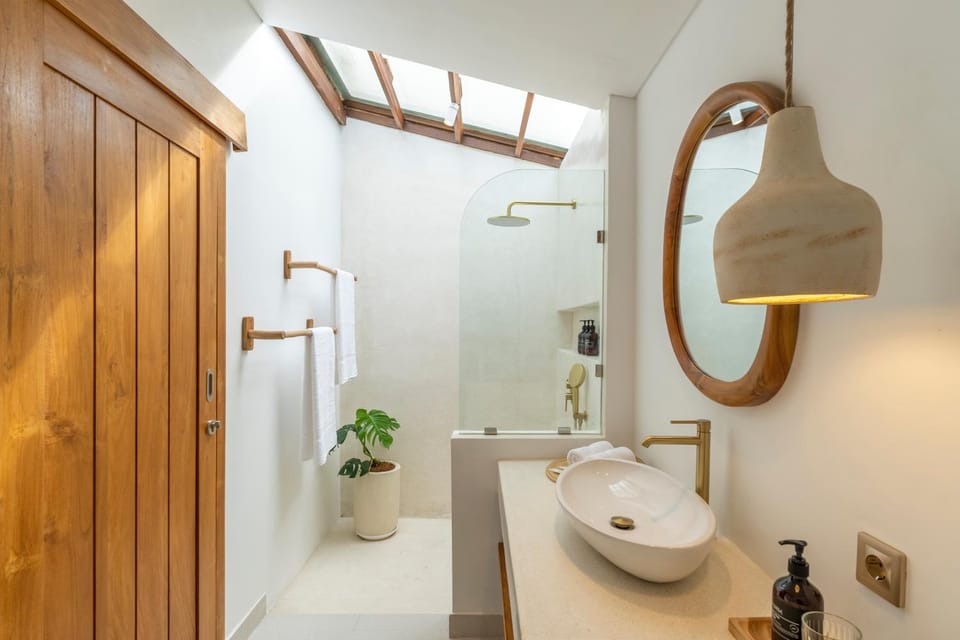 Shower, Bathroom, hair dryier, towels