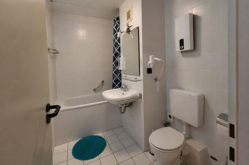 Shower, Toilet, Bathroom, Bath