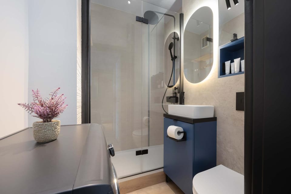 Shower, Toilet, Bathroom