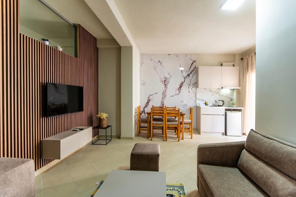 TV and multimedia, Kitchen or kitchenette, Living room, Seating area, Dining area, oven