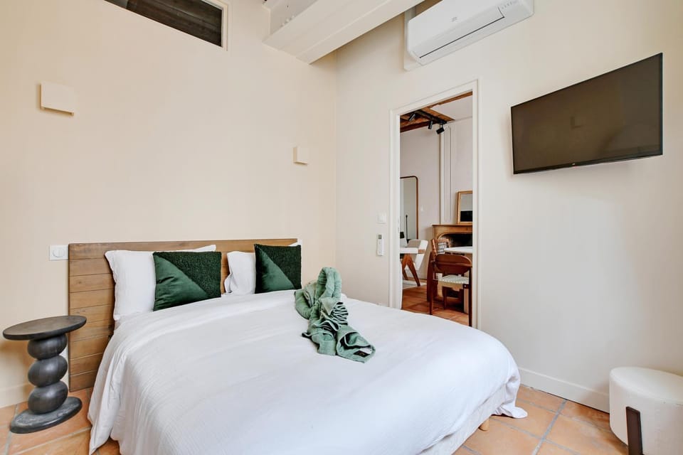Flat in Saint-Germain-des-Prés with Jacuzzi and AC Apartment in Paris
