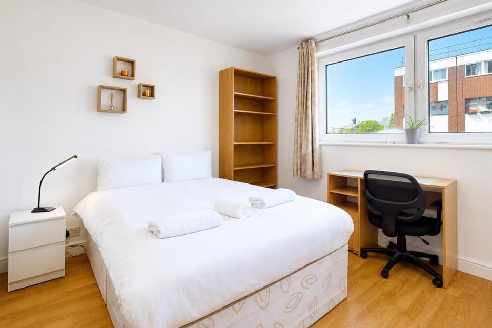 Bright 3BR-Near Tube-Easy Access to Central London Apartment in City of Westminster