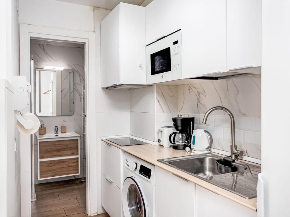 Kitchen or kitchenette