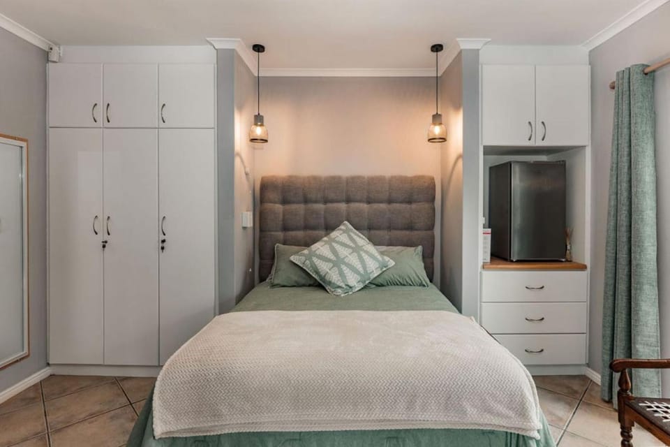 Bed, minibar, wardrobe