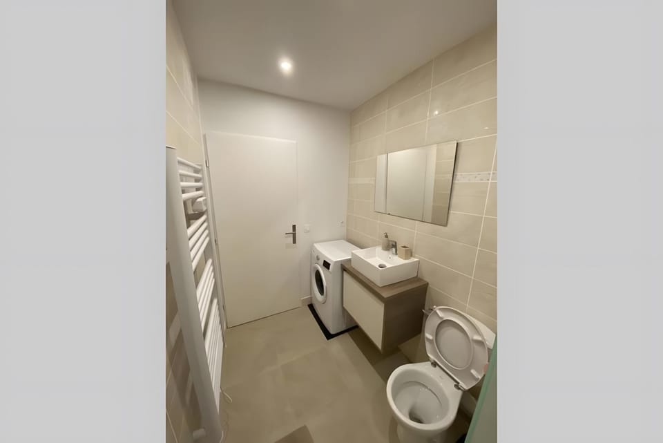 Bathroom, Living room