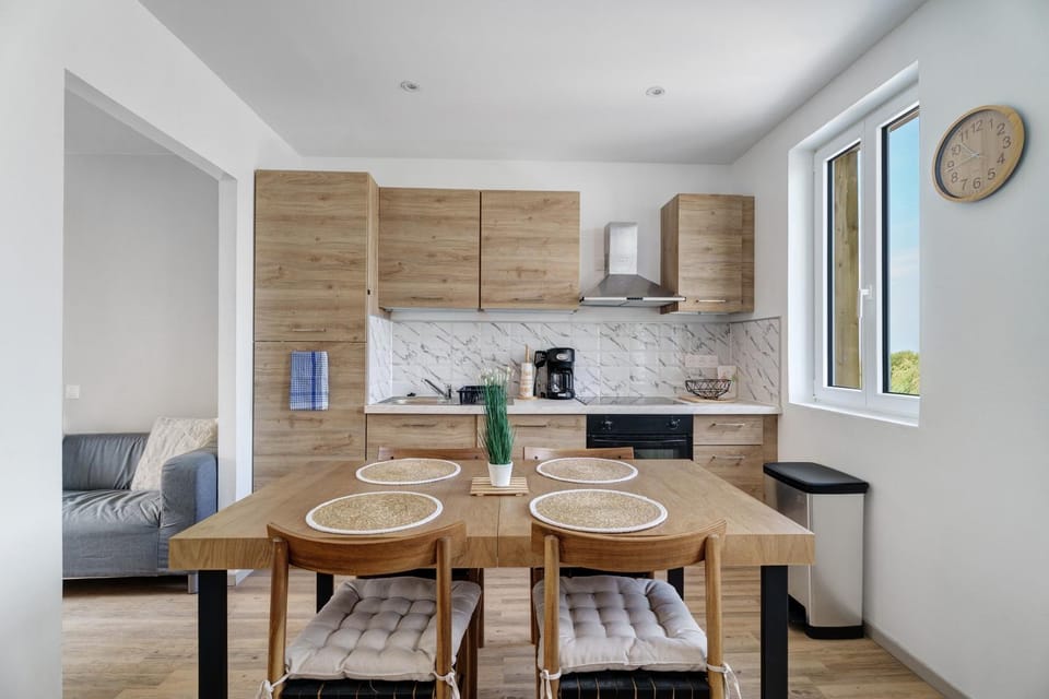Property building, Kitchen or kitchenette, Living room