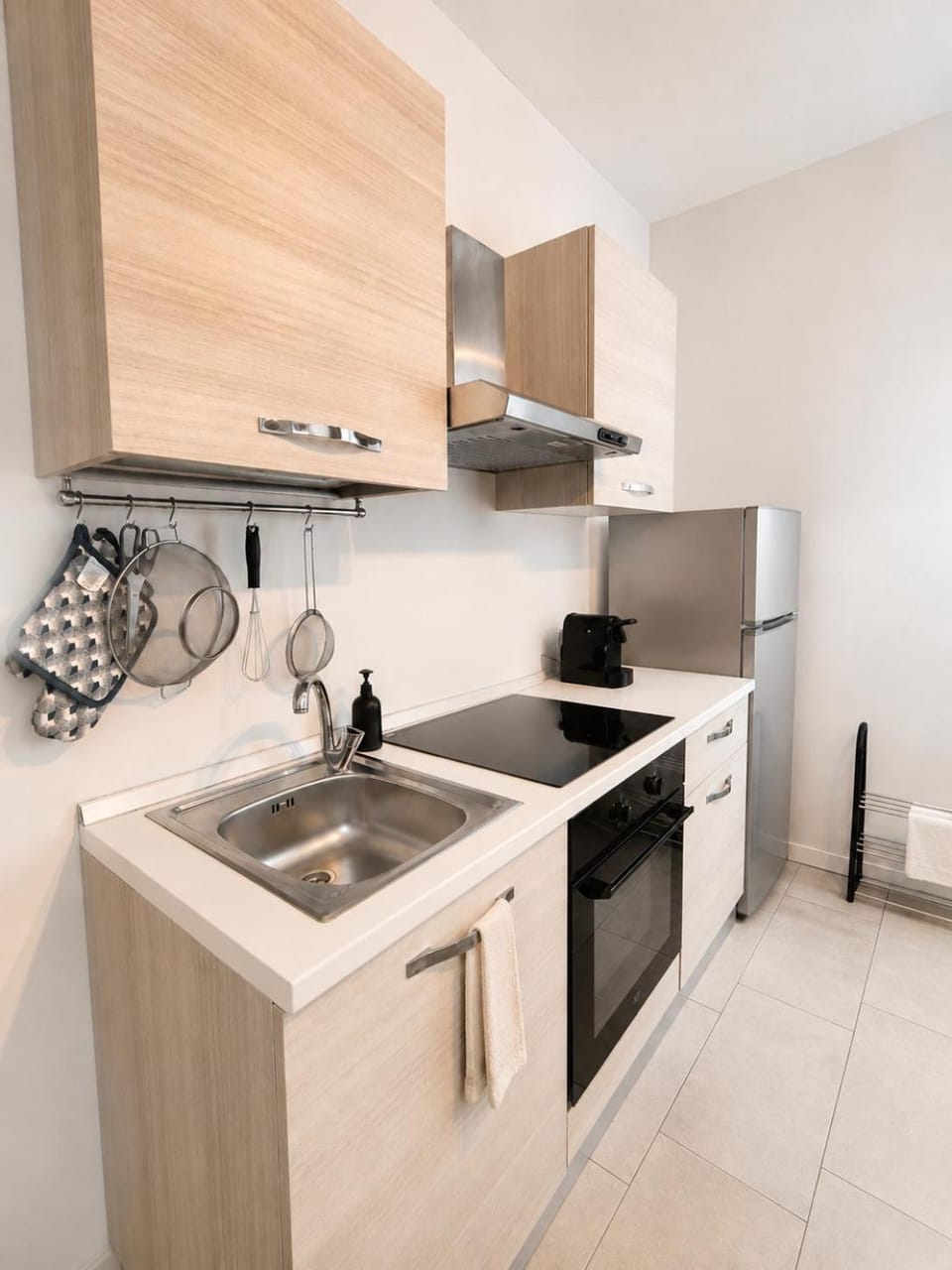 Kitchen or kitchenette, oven