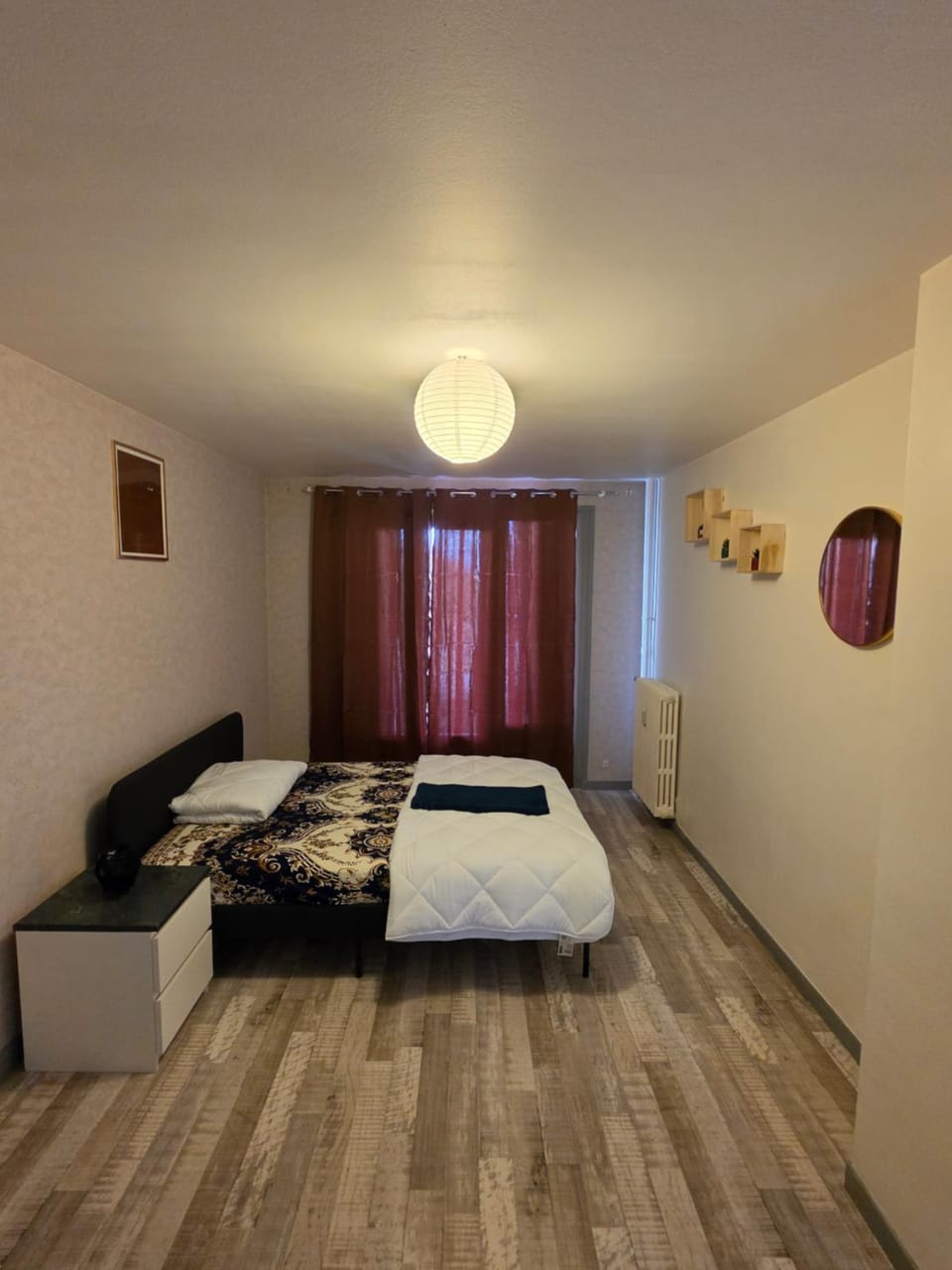 Photo of the whole room, Bedroom, towels