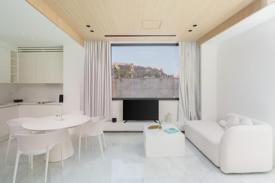 TV and multimedia, Living room, Seating area, Dining area, City view, Landmark view