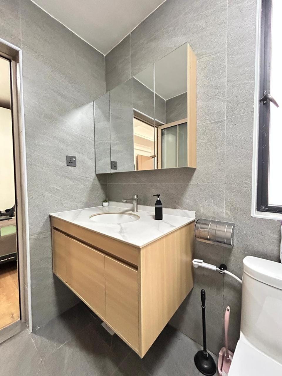 The comfort executive loft three bedroom apartment with amazing breathtaking city views , swimming pool ,gym ,private ample parking space with designated child playground area Apartment in Nairobi County