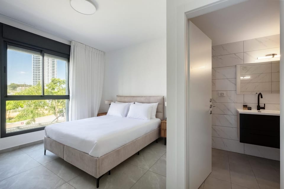 Bed, Kitchen or kitchenette, Photo of the whole room, towels